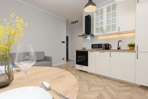 Twilight Apartment for 3 Guests Warsaw Wola by Renters