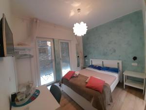 ARIEL ROOMS
