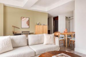 UES 2br w wd gym doorman nr Carl Schurz Park NYC-1041