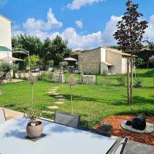 Mazet indépendant pour 2 personnes à St Rémy