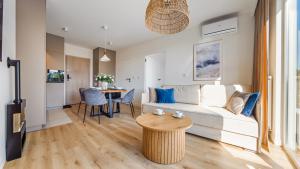 Baltic Line, Sun & Snow