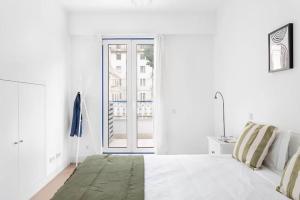 Lovely 2-BR Flat wTerrace near Time Out Market