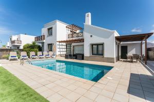 Camelot Holiday Homes by LIVVO