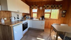 Hálsabol Sumarhús- with hot tube