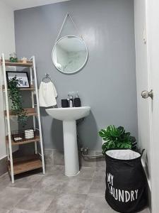 Homey condo unit in BGC - B SOMA NT