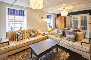 Host & Stay - Dottys Coastal Retreat