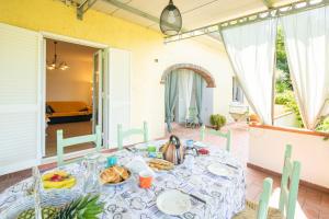 Villino le Farfalle by VacaVilla