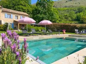 Mas provençal avec piscine - Courmes