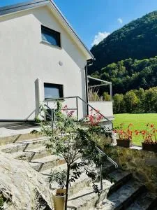 HOLIDAY HOUSE - River Bača - Slap ob Idrijci