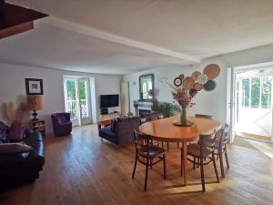 Maisons de vacances Maison au calme avec terrasse et jardin : photos des chambres