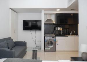 StoneTree - Cozy Studio Apartment in Business Bay