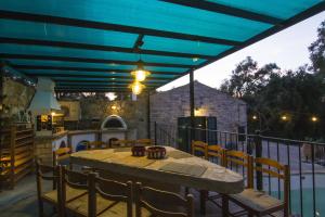 Su La Strata Villa by CorfuEscapes