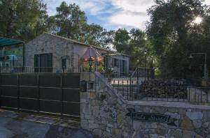 Su La Strata Villa by CorfuEscapes