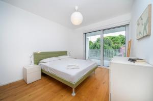 GuestHost - Neos House