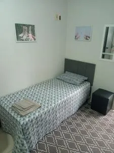 quarto 05 solteiro aconchegante a 2 km de Alphaville - Carapicuíba