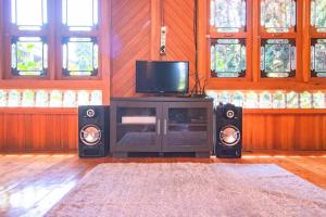 Watu Emas 1 with Shared Pool and Balcony