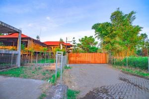 Watu Emas 1 with Shared Pool and Balcony