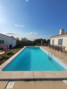 Maisons de vacances Les Bruyeres : Maison au calme avec piscine : photos des chambres