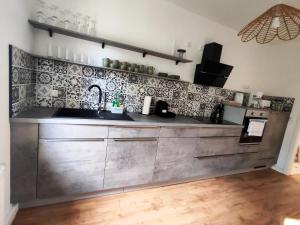 BohnApartments Bechstein - sehr ruhig - 3 Schlafzimmer - Balkon - Stellplätze- WLAN - Vollausstattung