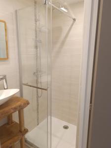 les deux pieds sous la couette