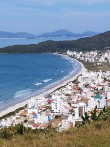 Apartamento em palmas gov celso ramos 70 m do mar