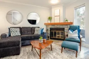 Beautiful Multi-Level Townhome 2BR in Creekside by Harmony Whistler - Upper Squamish