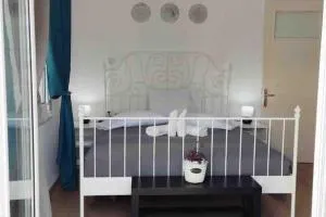 Spacious and Bright Kos Home - Kermetévs