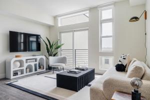 Fifty Shapes of Modern - Skyline Loft - Zuni Lofts