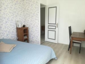 Villas Jadis, Mairie de Maisy, port et plage au bout de l-Avenue : photos des chambres