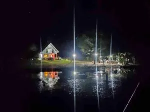 Chalé do lago no campo em Zacarias SP - 沃图波兰加