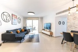 Neat 4BR Apt. With Parking/High Floor/Elevator/AC - 阿萨夫哈罗芬