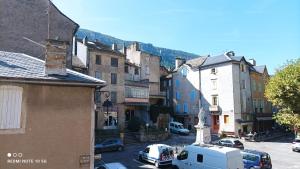 Maisons d'hotes FLORAC AUTHENTIQUE : Chambre Double avec Salle de Bains Commune