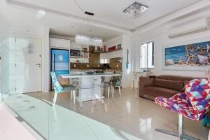 015 Cobertura sobre Avenida Principal - Bombinhas Centro