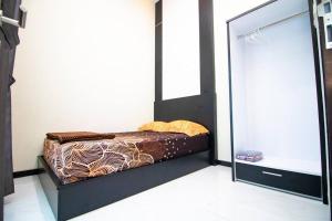 Villa Syariah Woody B13 with Private Pool and Karaoke