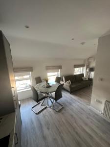 Westland Suites - Stylish, Modern, Elegant, Central Apartments A