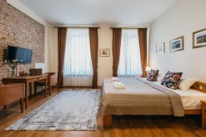 CATHEDRAL Old Town Suites