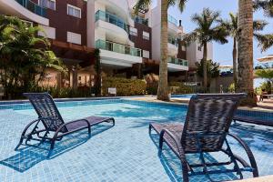 1021 Apartamento em condomínio com piscina localizado na Avenida da praia do centro de Bombinhas