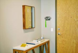 Bright Modern Stylish Condo in heart of Downtown (Center)