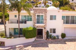 Villa Cola de Ballena in Exclusive El Pedregal at Cabos Downtown