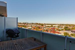 Highview on High St - A Balcony Haven in Northcote