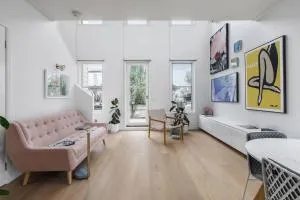 'The Loft' A Chic City-fringe Balcony Hideaway - Ascot Vale