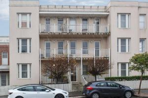 The Loft A Chic City-fringe Balcony Hideaway