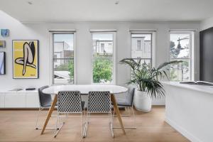 The Loft A Chic City-fringe Balcony Hideaway