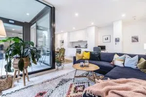 Laneway Leisure - Leafy Delight in the Heart of Fitzroy - Fitzroy