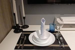 Cozy New 1BR Fame Residences Condo with Balcony