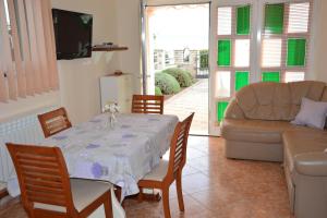 Apartments by the sea Sukosan, Zadar - 21790