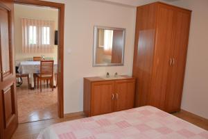 Apartments by the sea Sukosan, Zadar - 21790