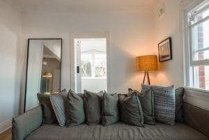 Poppys Pad - A Designer Mid century Manly Getaway