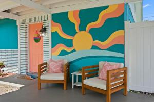 5 min Beaches~Mini Golf~Pool Table~Pets~KING BED +
