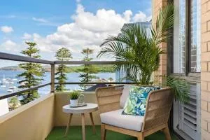 Fine Pine - Beachside Lifestyle with Two Balconies - Manly